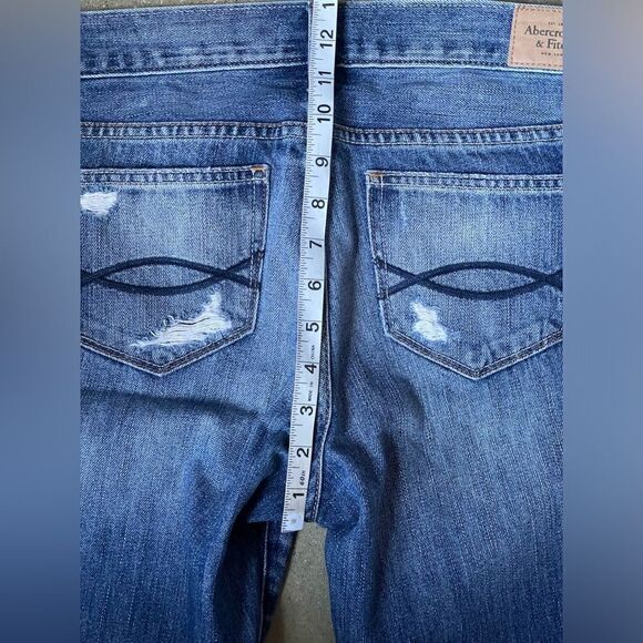 Abercrombie & Fitch Medium Wash Distressed Skinny Jeans (Size: 0/25) - Picture 5 of 12